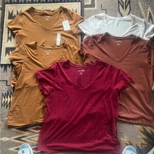 New Universal Thread Women's V-Neck Tees in Burgundy, Rust, Mustard, White